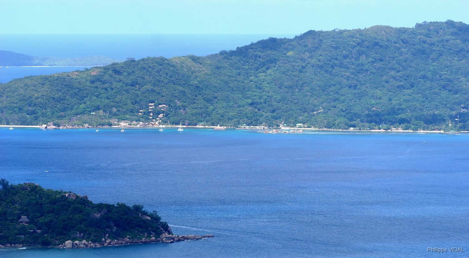 IMG_2328_rf_PRASLIN_DE GLACIS NOIR_LA DIGUE_PORT.jpg